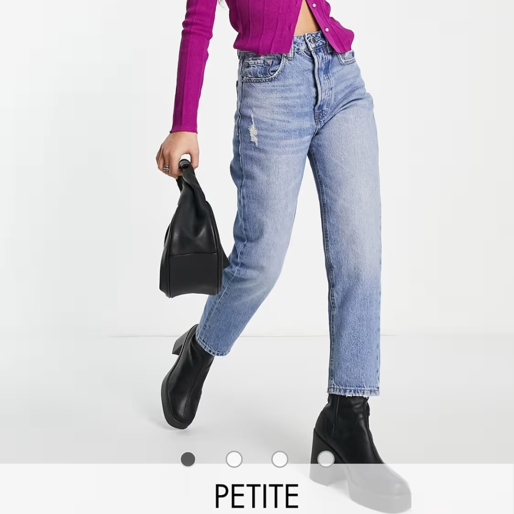 Stradivarius Petite Mom Fit Vintage Jean in Medium Blue